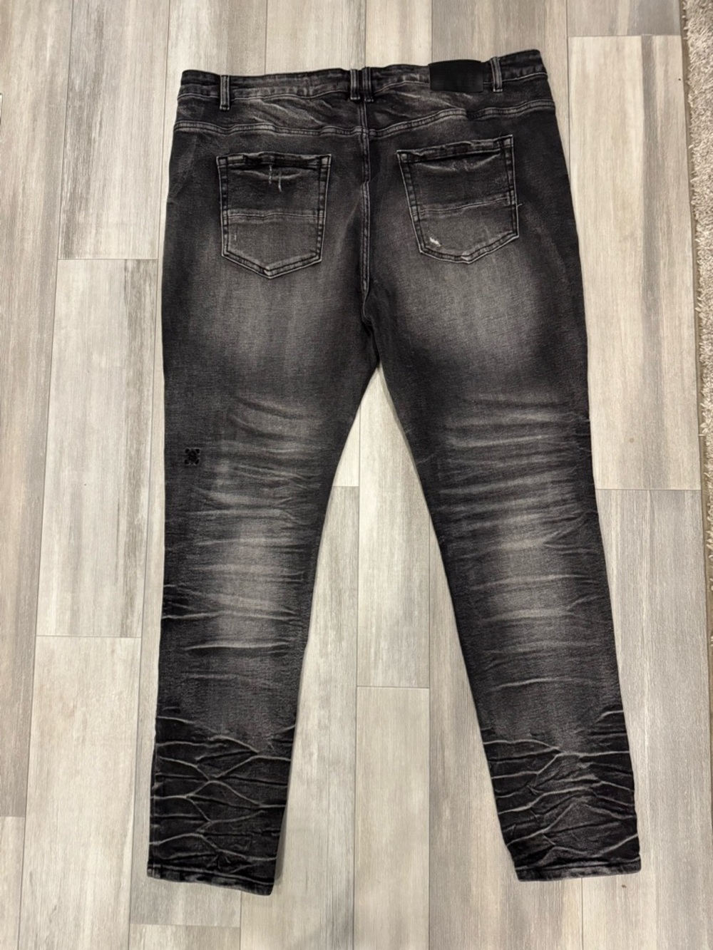 Serenede Men's Distressed Black Stretch Jeans - Picture 2 of 11